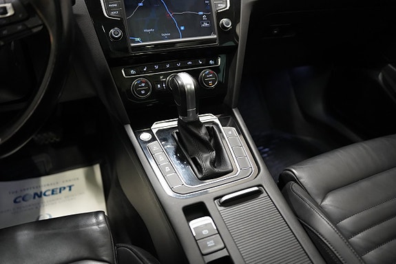 Volkswagen Passat 16 of 28