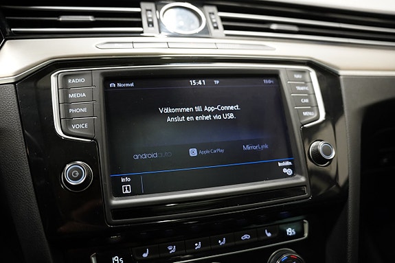 Volkswagen Passat 20 of 28
