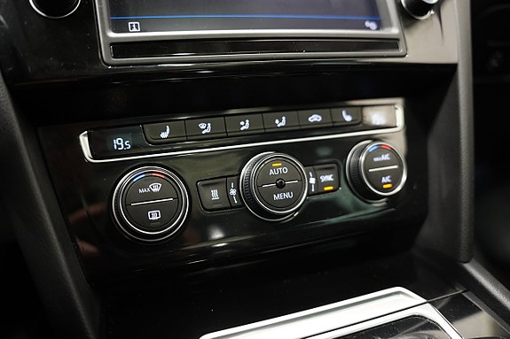Volkswagen Passat 17 of 28