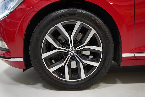 Volkswagen Passat 3 of 28