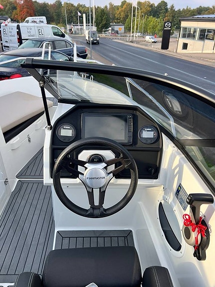 Finnmaster 62BR- Yamaha F150 DETX 9 of 12