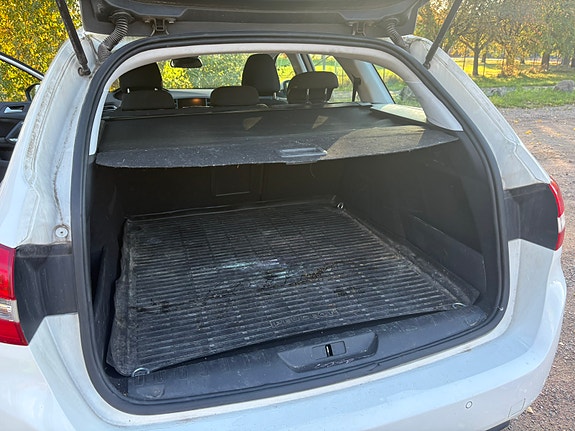Peugeot 308 SW 9 of 12