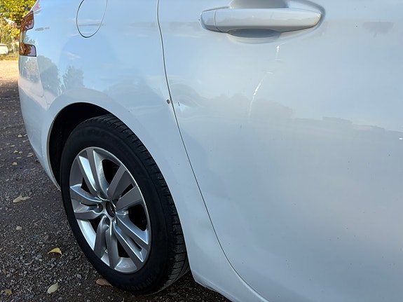 Peugeot 308 SW 11 of 12