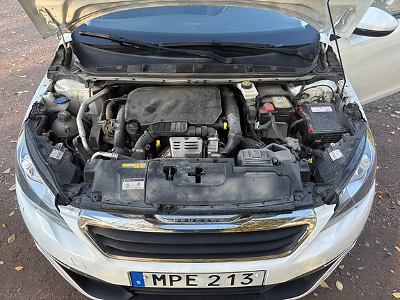 Peugeot 308 SW 10 of 12