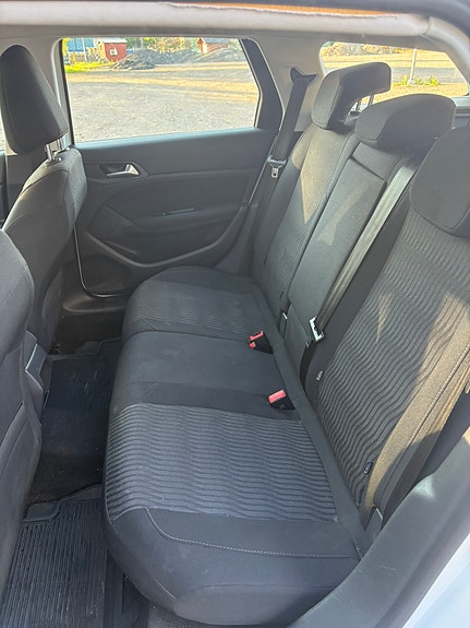 Peugeot 308 SW 8 of 12