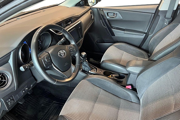 Toyota Auris 15 of 21