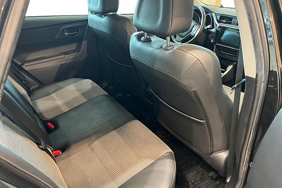 Toyota Auris 10 of 21
