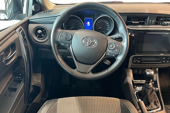 Toyota Auris 12 of 21