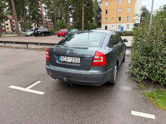 Skoda Octavia 2 of 5