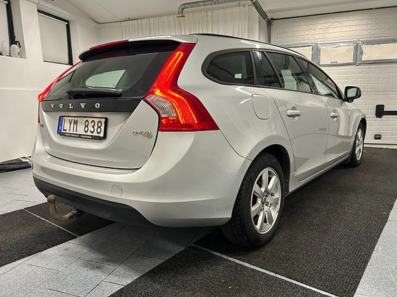 Volvo V60 2 of 20