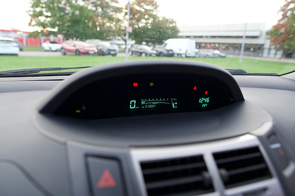 Toyota Yaris 7 of 9