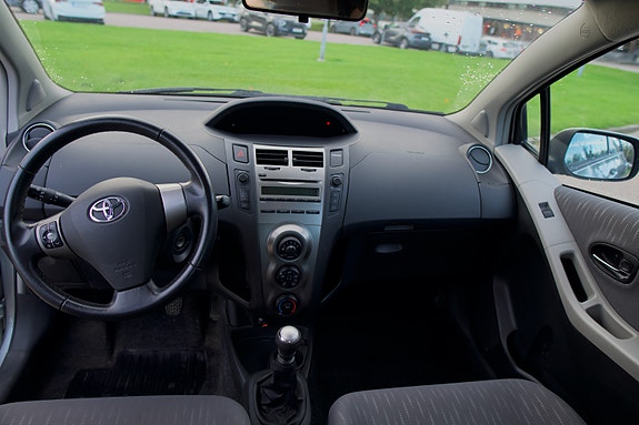 Toyota Yaris 8 of 9