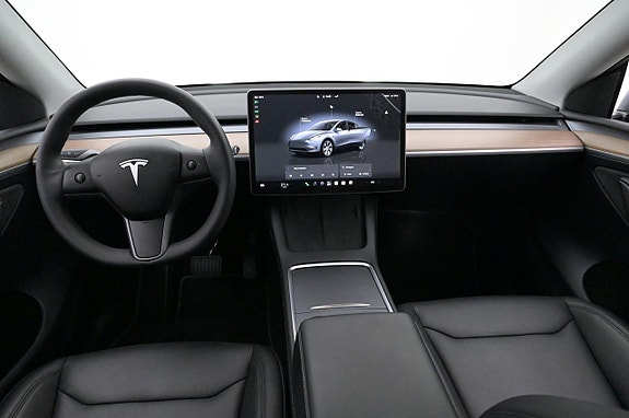 Tesla Model Y 6 of 27