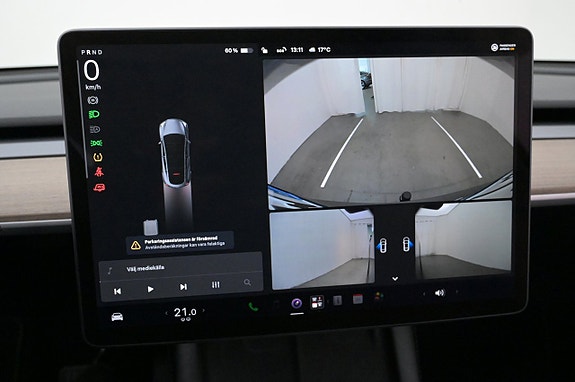 Tesla Model Y 17 of 27