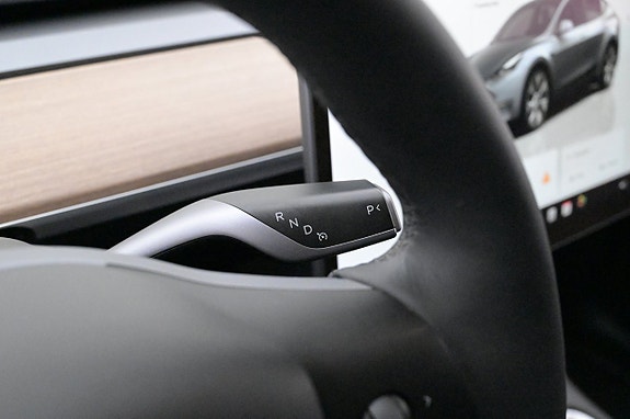 Tesla Model Y 8 of 27