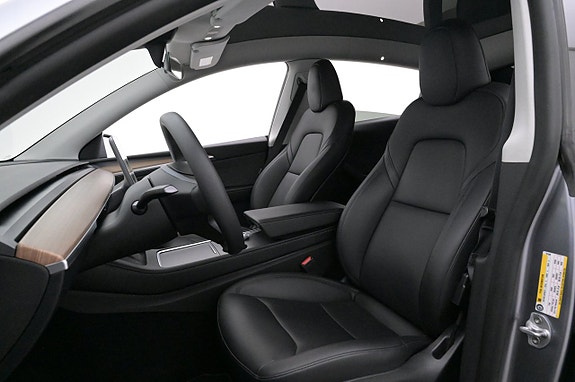 Tesla Model Y 9 of 27