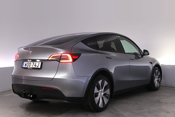 Tesla Model Y 5 of 27