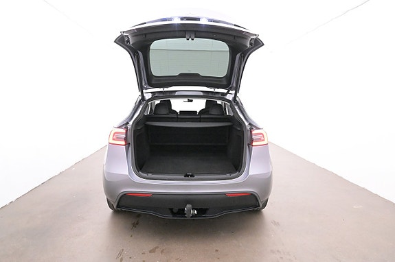 Tesla Model Y 22 of 27