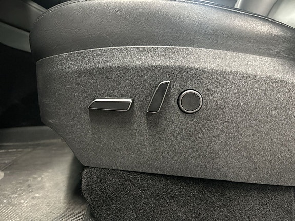 Tesla Model Y 19 of 23