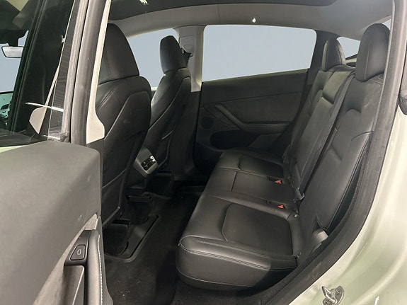 Tesla Model Y 13 of 23