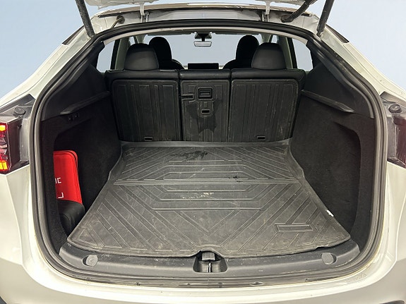 Tesla Model Y 12 of 23