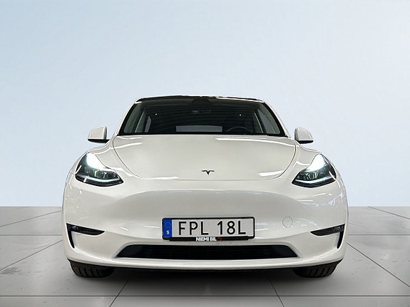 Tesla Model Y 2 of 23