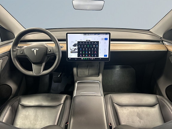 Tesla Model Y 8 of 23
