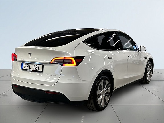 Tesla Model Y 6 of 23