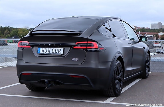 Tesla Model X 18 of 20
