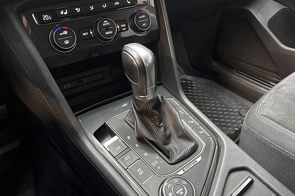 Volkswagen Tiguan 16 of 19
