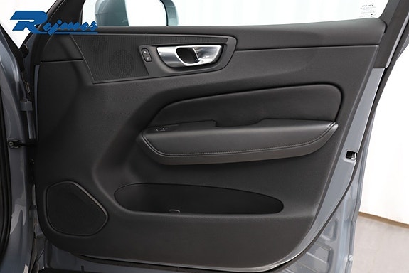 Volvo XC60 11 of 24