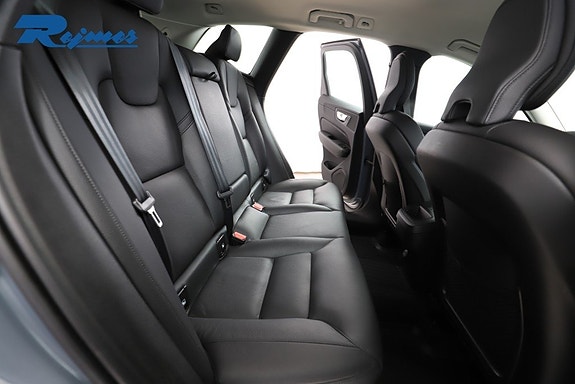 Volvo XC60 10 of 24