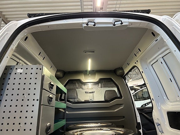 Volkswagen Caddy 18 of 27