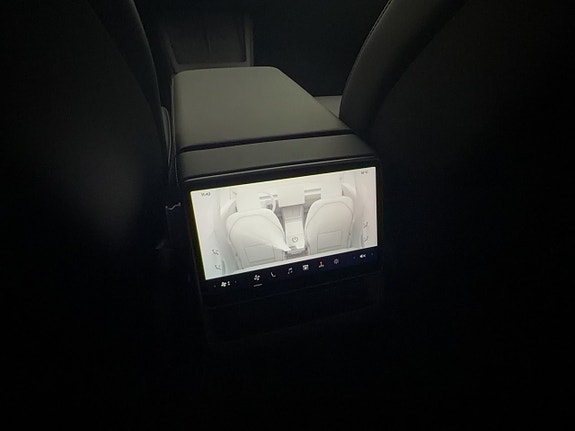 Tesla Model 3 24 of 30