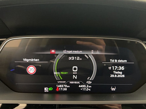 Audi e-tron 27 of 30