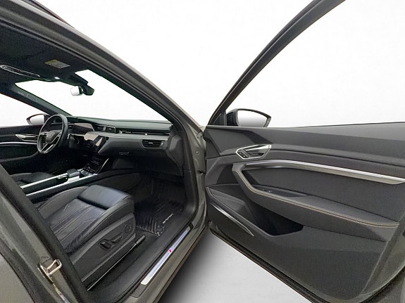 Audi e-tron 18 of 30