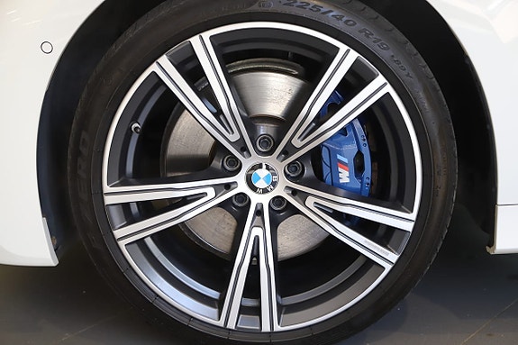 BMW 330i 11 of 16