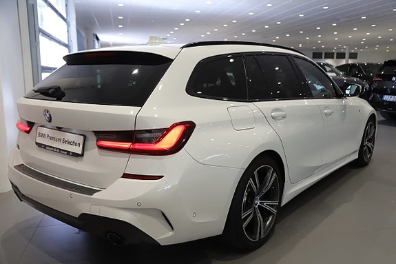 BMW 330i 6 of 16