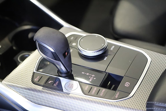 BMW 330i 13 of 16