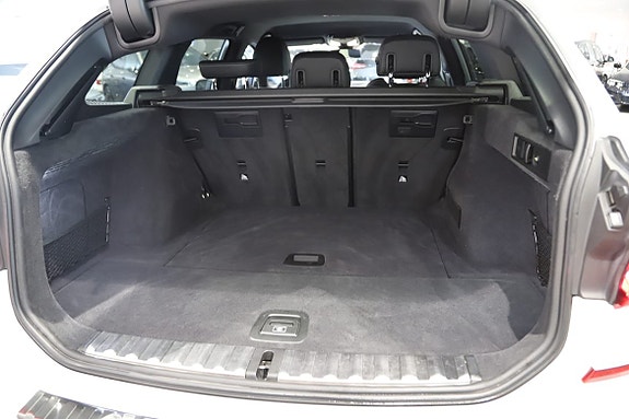 BMW 330i 7 of 16