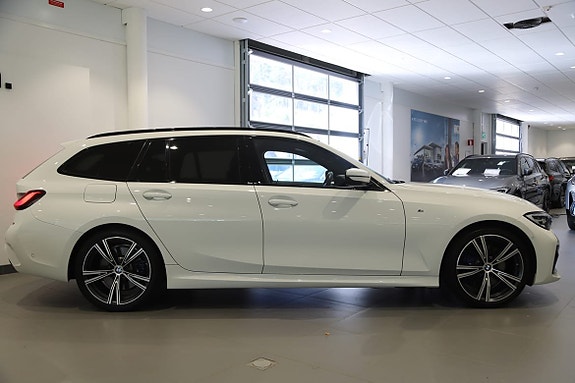BMW 330i 5 of 16