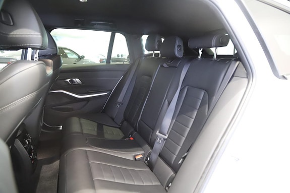BMW 330i 16 of 16