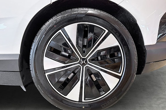 Polestar 4 6 of 30