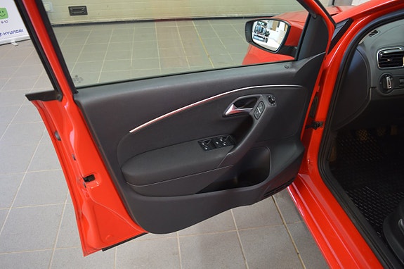 Volkswagen Polo 8 of 18