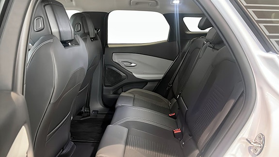 Ford Explorer 4 of 13
