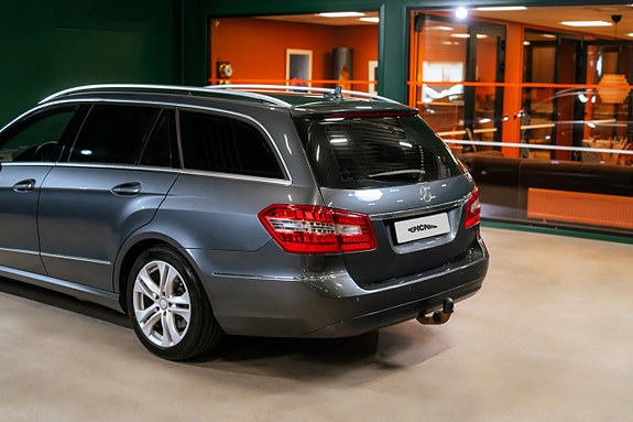 Mercedes-Benz E220 4 of 22