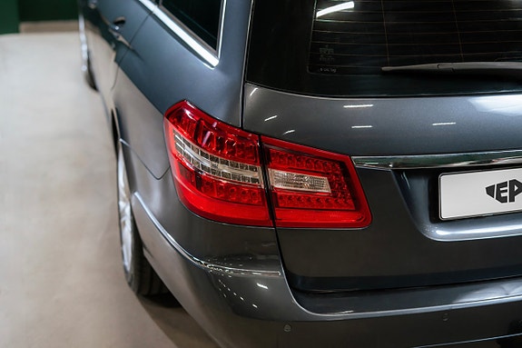 Mercedes-Benz E220 10 of 22