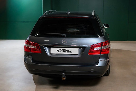 Mercedes-Benz E220 8 of 22