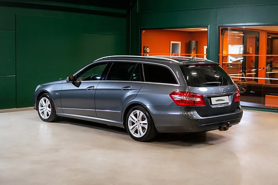 Mercedes-Benz E220 3 of 22