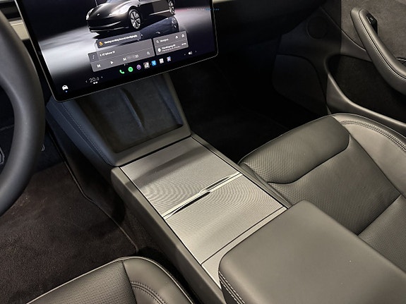 Tesla Model 3 8 of 24